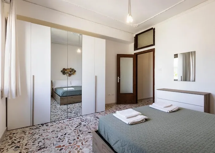 Trigona 4 * Noto
